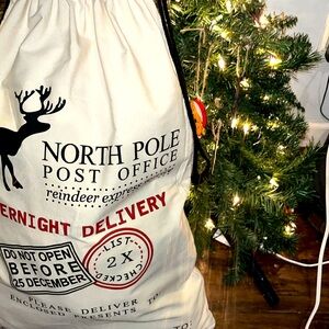 Christmas gift bags, large, tree, red, Santa sack
27H and 19W. New. 3 available